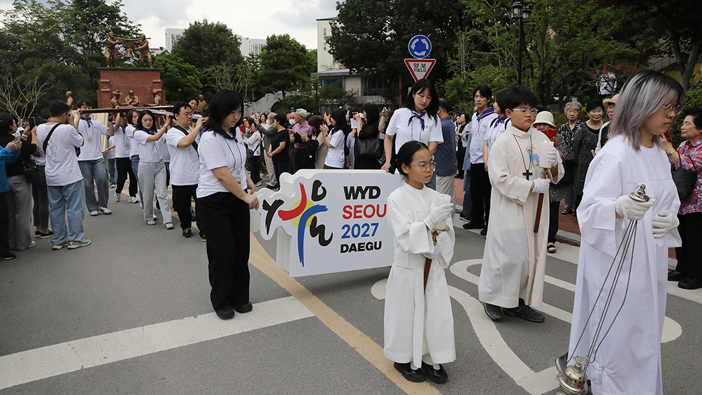 WYD 상징물 순례로 신앙 다지고 환대 되새겨